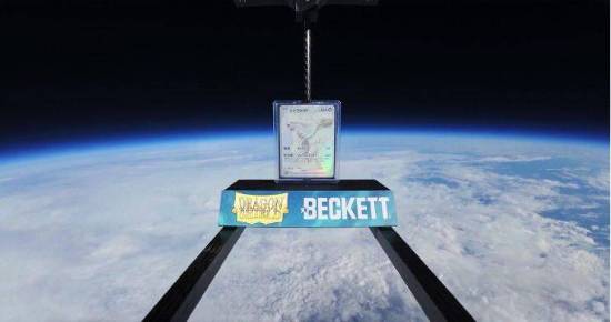 牌送上太空:只为证明保护套强度瓦力游戏试玩评级机构将宝可梦卡(图2) 牌送上太空:只为证明保护套强度瓦力游戏试玩评级机构将宝可梦卡(图2)